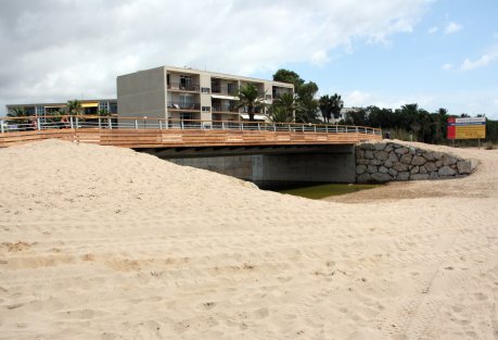 Nou pont del passeig mar�tim de Gav� Mar sobre la Riera dels Canyars (5 d'Agost de 2010)